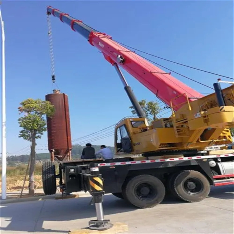 龙圩80吨吊车出租多少钱